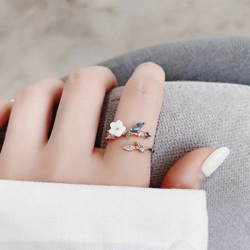 Dainty Floral Diamond Leaf Ring