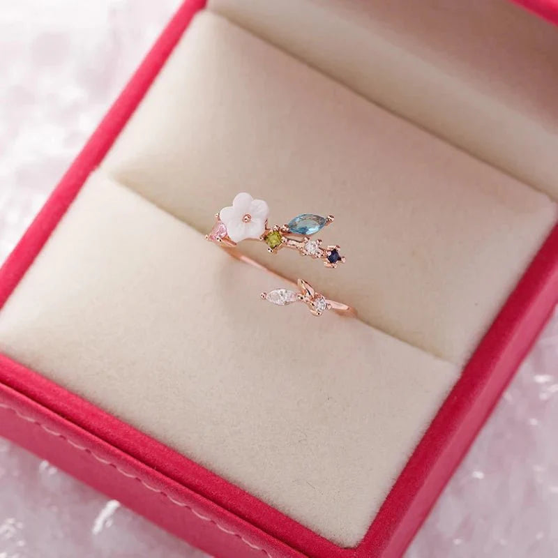 Dainty Floral Diamond Leaf Ring