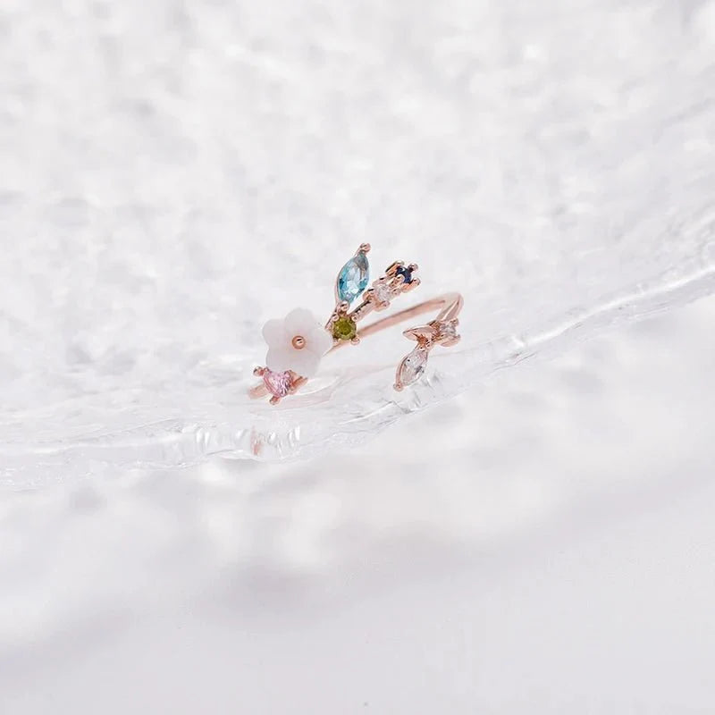 Dainty Floral Diamond Leaf Ring